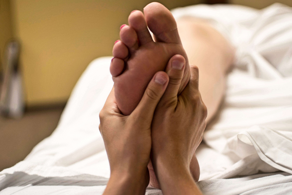masaż stóp wykonany w gabinecie masaż na zdrowie
